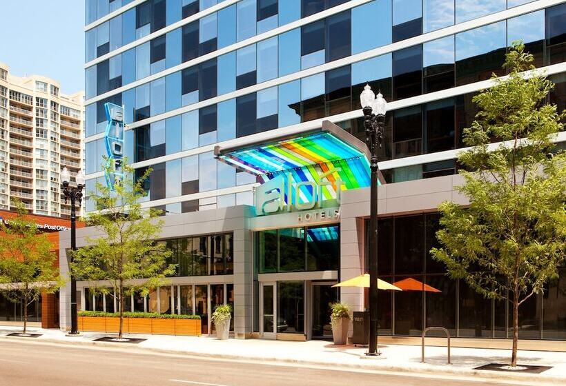 Hotel Aloft Chicago Downtown River North