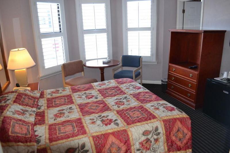 هتل Alpha Inn & Suites