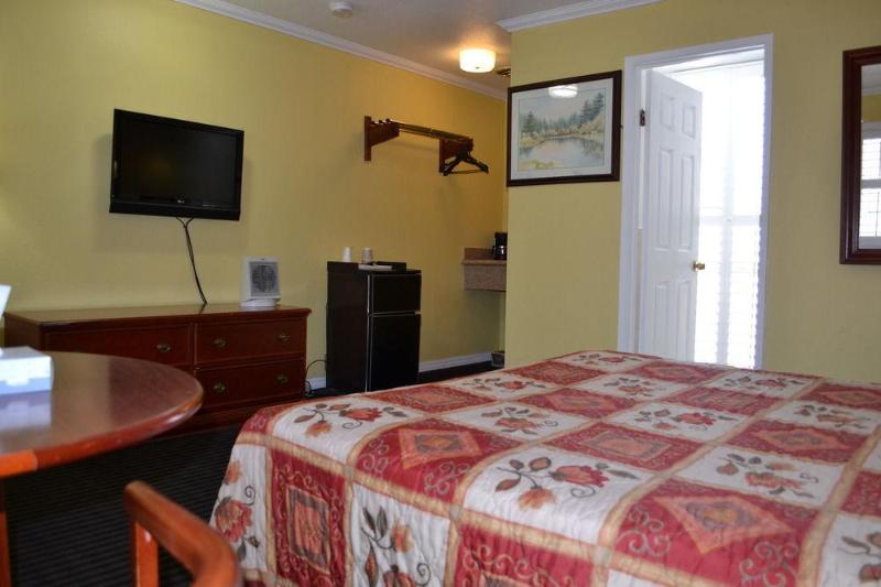 هتل Alpha Inn & Suites