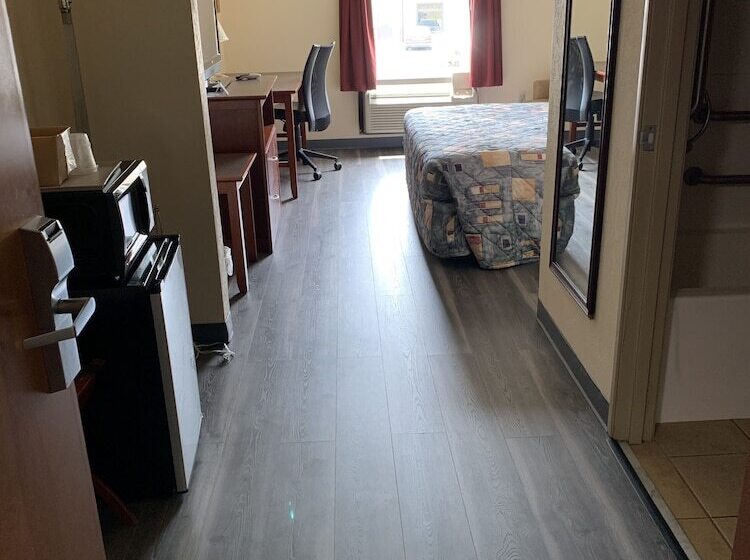 Отель Amelia Inn & Suites