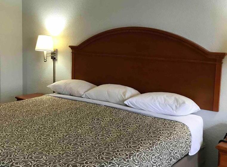 هتل Walnut Inn   Checotah