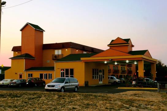 هتل Capital Inn And Suites