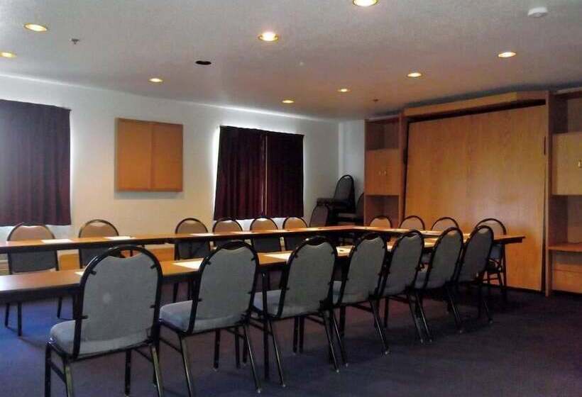 ホテル Amerihost Inn & Suites Fulton