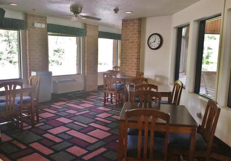 ホテル Amerihost Inn & Suites Fulton