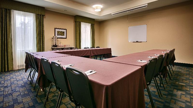 هتل Best Western Plus Carrizo Springs Inn & Suites