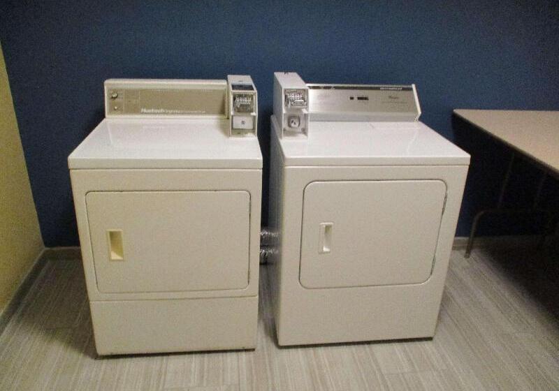 Отель Best Western Plus Carrizo Springs Inn & Suites