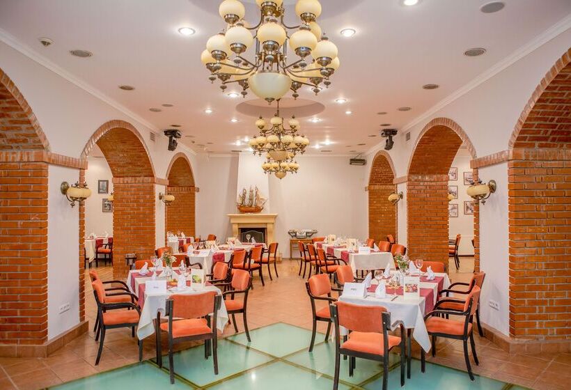 هتل Caro Horoscop