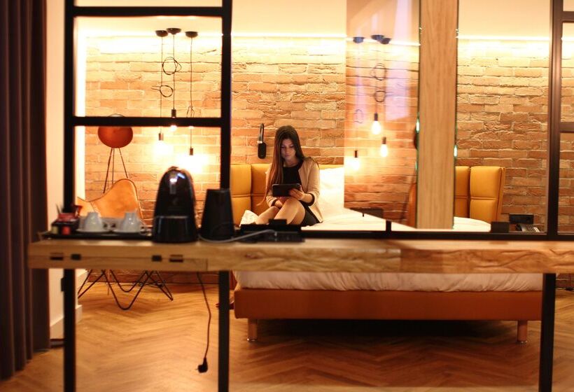 هتل Caro Horoscop