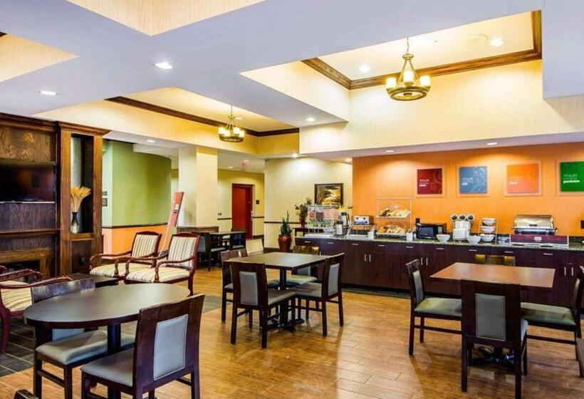 בית מלון כפרי Comfort Inn & Suites