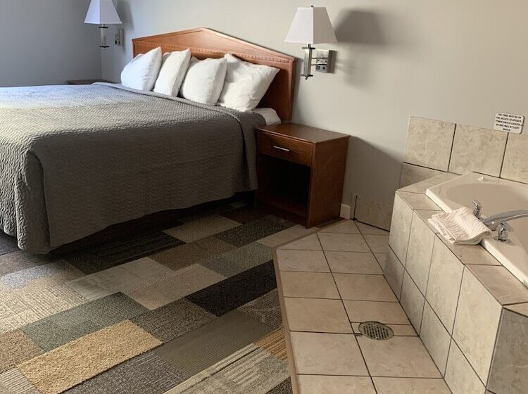 هتل Commodore Perry Inn And Suites