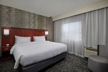 هتل Courtyard Bristol