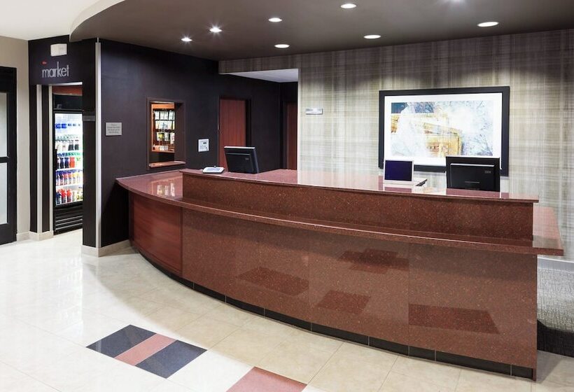 هتل Courtyard By Marriott Hattiesburg
