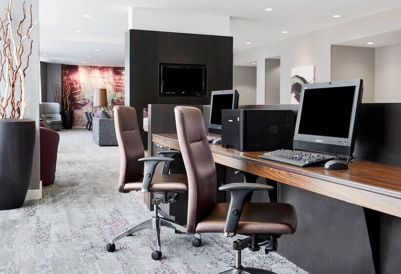 هتل Courtyard By Marriott Newark Downtown
