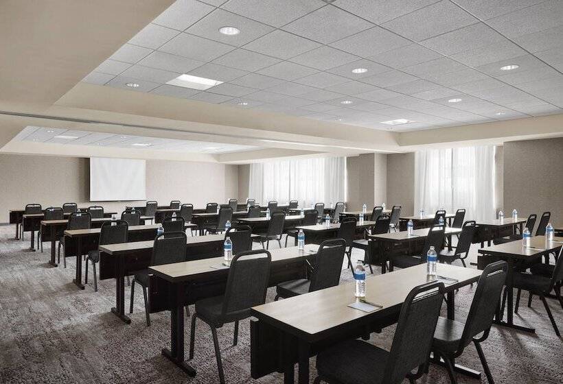 هتل Courtyard By Marriott Newark Downtown