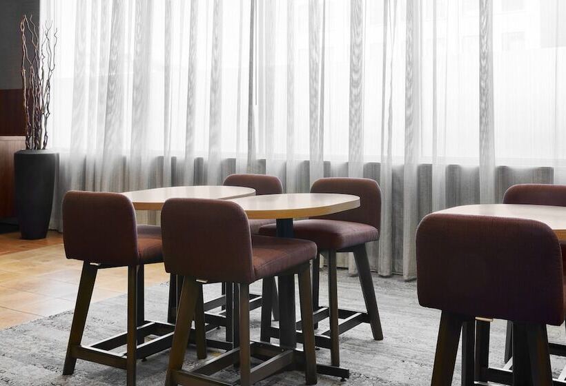 هتل Courtyard By Marriott Newark Downtown