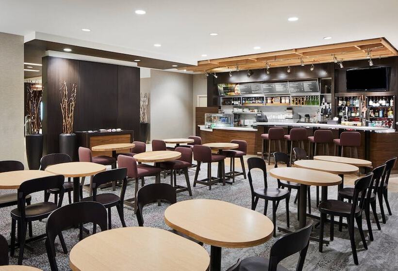 هتل Courtyard By Marriott Newark Downtown