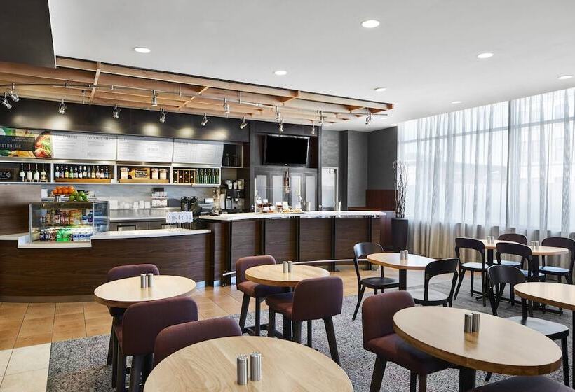 هتل Courtyard By Marriott Newark Downtown