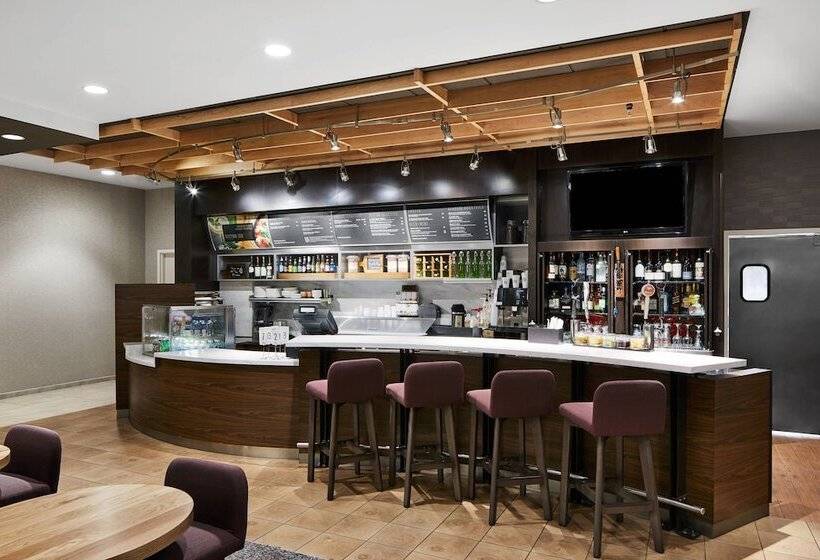 هتل Courtyard By Marriott Newark Downtown