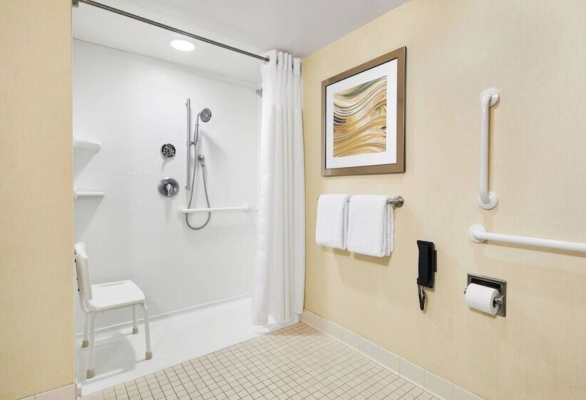 هتل Courtyard By Marriott Newark Downtown