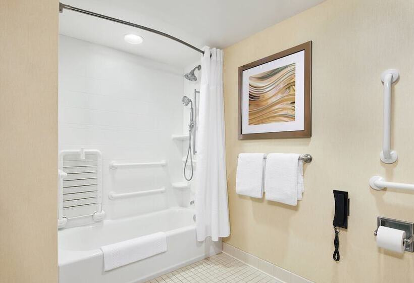 هتل Courtyard By Marriott Newark Downtown