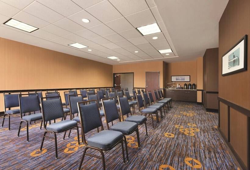 ホテル Courtyard By Marriott Salisbury