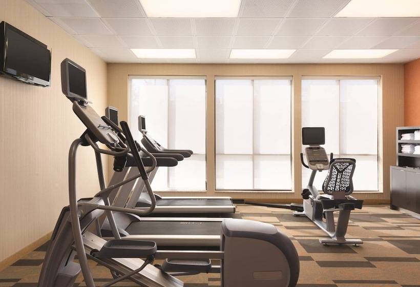 ホテル Courtyard By Marriott Salisbury