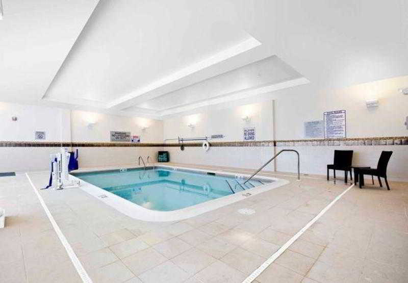 ホテル Courtyard By Marriott Salisbury