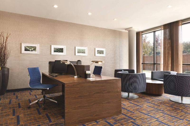 ホテル Courtyard By Marriott Salisbury