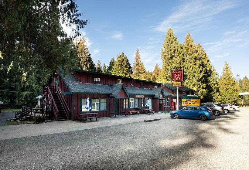 Отель Gateway Inn & Cabins