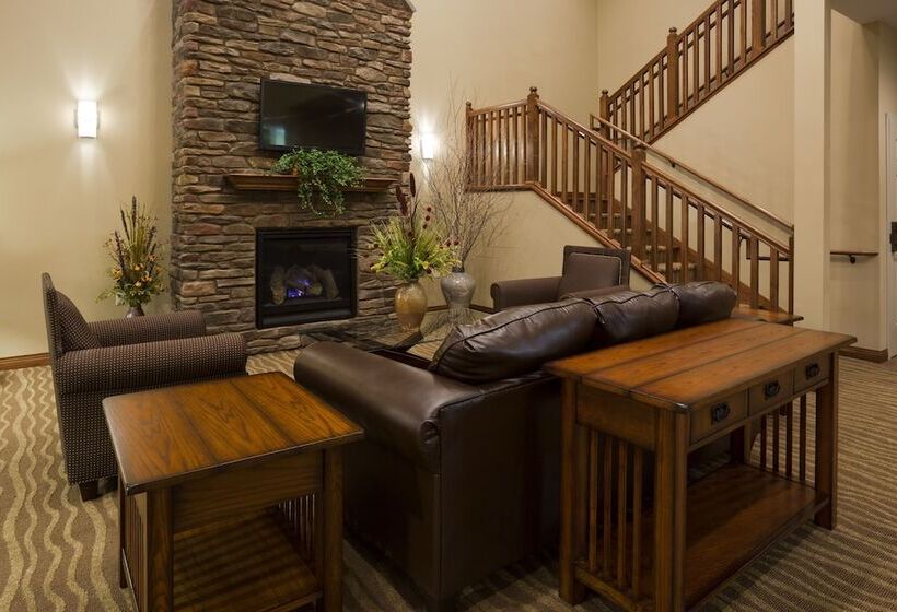 Отель Grandstay Inn & Suites Of Luverne