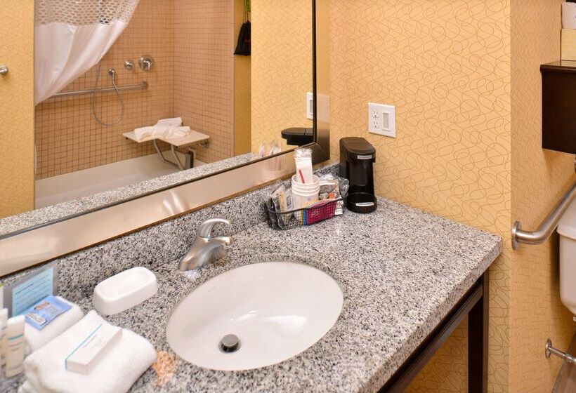 هتل Hampton Inn Iowa City/university Area