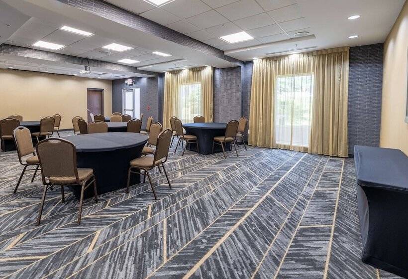 هتل Hampton Inn & Suites Greensboro/coliseum Area