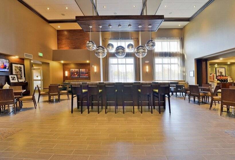 هتل Hampton Inn & Suites Greensboro/coliseum Area