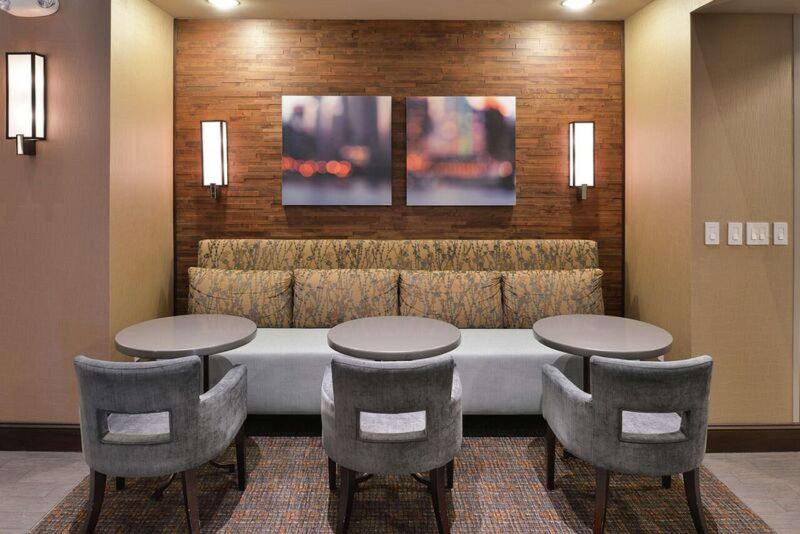 هتل Hampton Inn & Suites Greensboro/coliseum Area