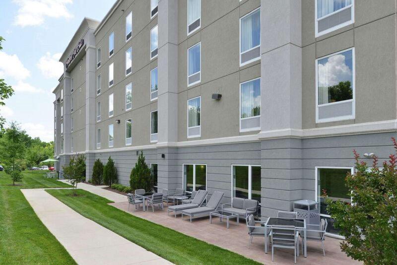 هتل Hampton Inn & Suites Greensboro/coliseum Area