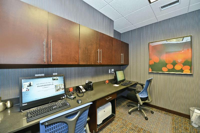هتل Hampton Inn & Suites Greensboro/coliseum Area