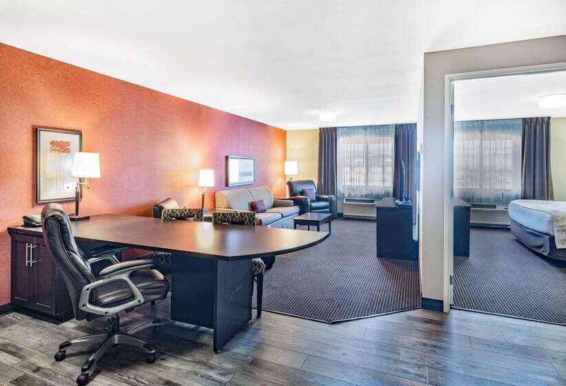 هتل Hawthorn Suites By Wyndham Williston
