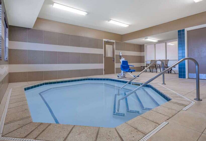 هتل Hawthorn Suites By Wyndham Williston