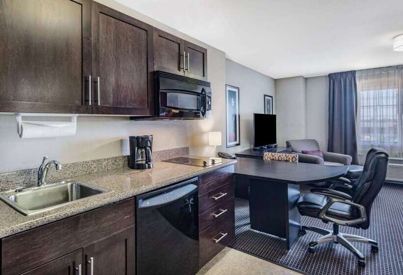 هتل Hawthorn Suites By Wyndham Williston