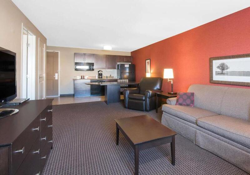 هتل Hawthorn Suites By Wyndham Williston