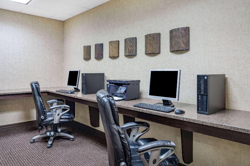 هتل Hawthorn Suites By Wyndham Williston