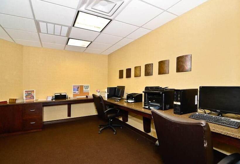 هتل Hawthorn Suites By Wyndham Williston