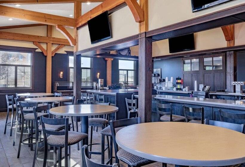 هتل Hawthorn Suites By Wyndham Williston