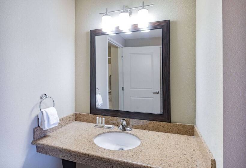 هتل Hawthorn Suites By Wyndham Williston