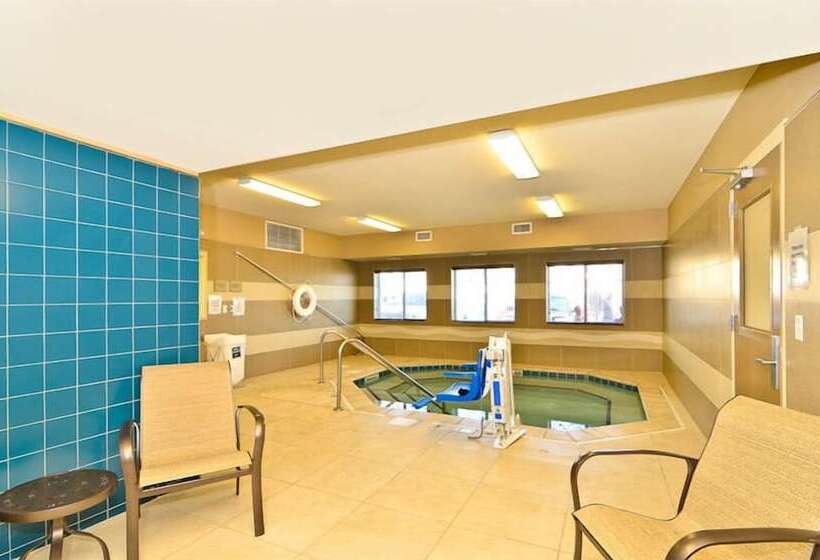 هتل Hawthorn Suites By Wyndham Williston