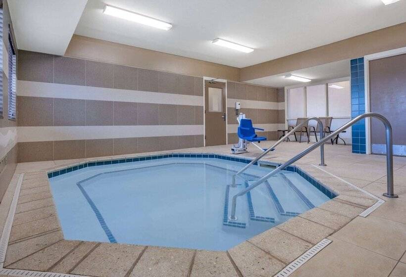 هتل Hawthorn Suites By Wyndham Williston