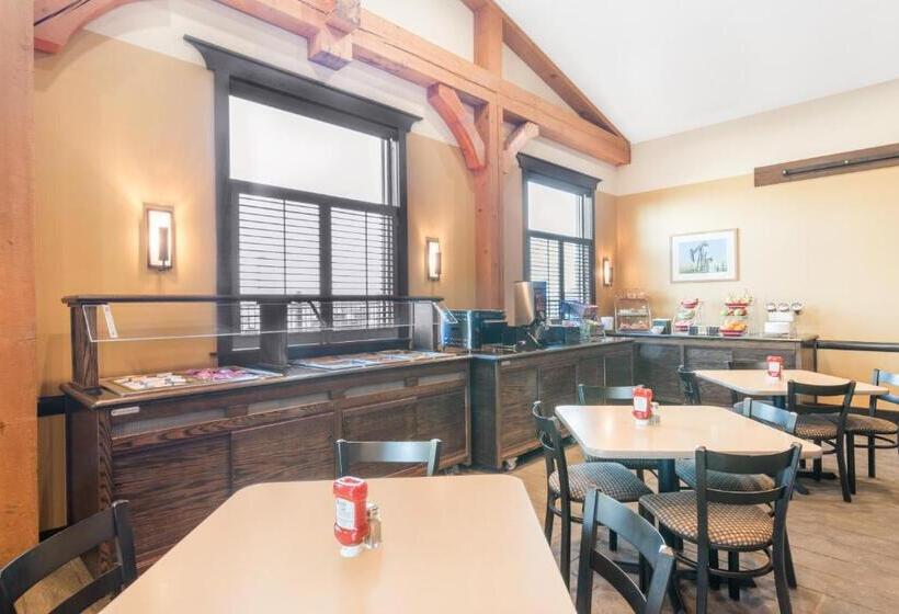 هتل Hawthorn Suites By Wyndham Williston