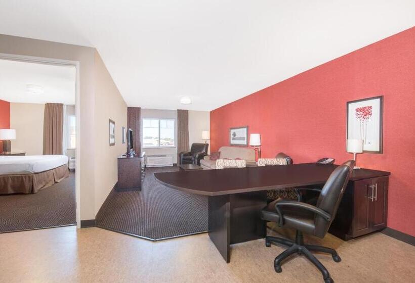 هتل Hawthorn Suites By Wyndham Williston