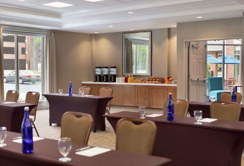 Отель Hilton Garden Inn Stony Brook