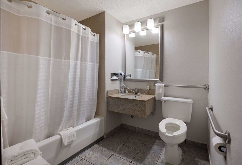هتل Quality Inn Hall Of Fame